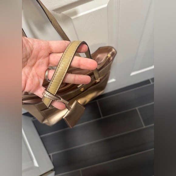 rose gold tory burch purse bag with good storage. - Picture 7 of 8